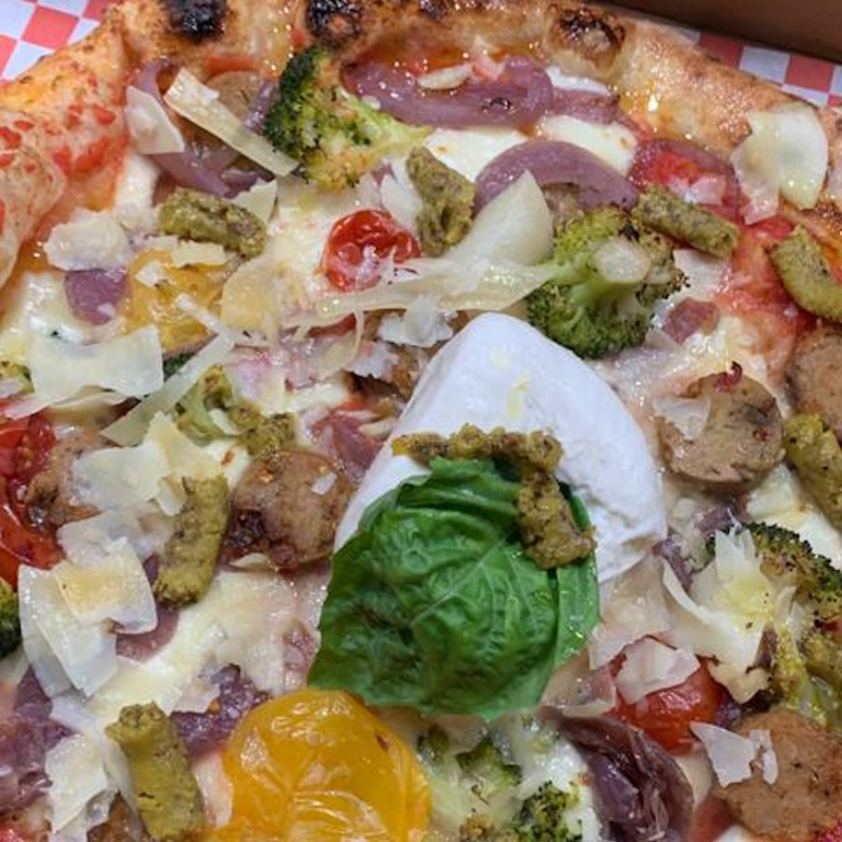 Delicious Caprese Pizza: A Taste of Italy